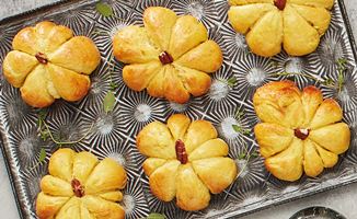 Cheesy Pumpkin Buns